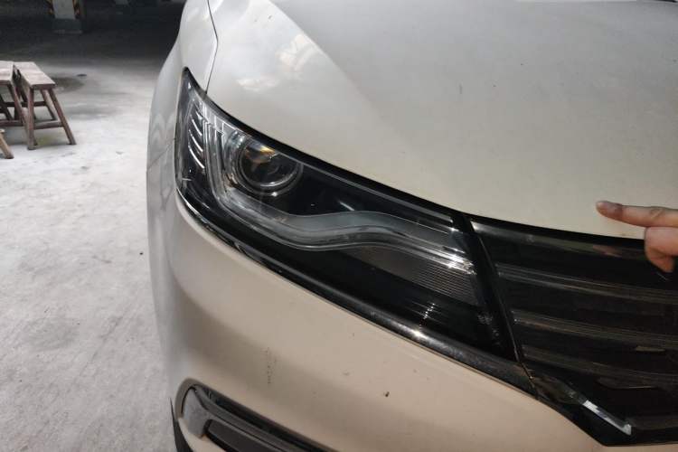 Used Roewe RX5 2018 20T Two-Wheel Drive Automatic Internet Smart Edition Right Front Headlight