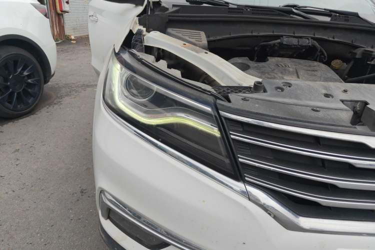Used Roewe RX5 2018 20T Two-Wheel Drive Automatic Flagship Edition Right Front Headlight