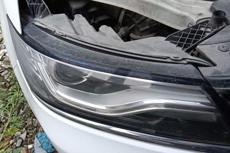 Used Roewe RX5 2018 20T Two-Wheel Drive Manual Flagship Edition Right Front Headlight