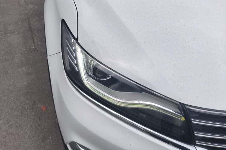 Used Roewe RX5 2018 20T Two-Wheel Drive Automatic Internet Smart Edition Right Front Headlight