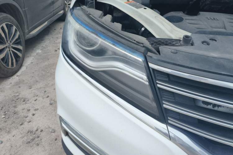 Used Roewe RX5 2018 20T Two-Wheel Drive Automatic Flagship Edition Right Front Headlight