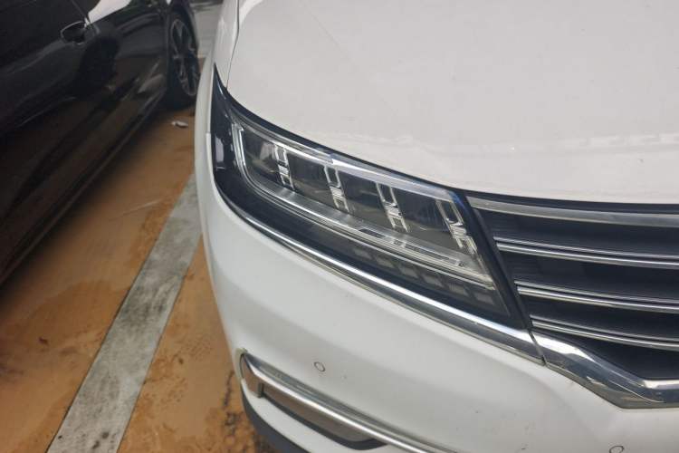 Used Roewe RX5 2018 20T Two-Wheel Drive Manual Internet Elite Edition Right Front Headlight