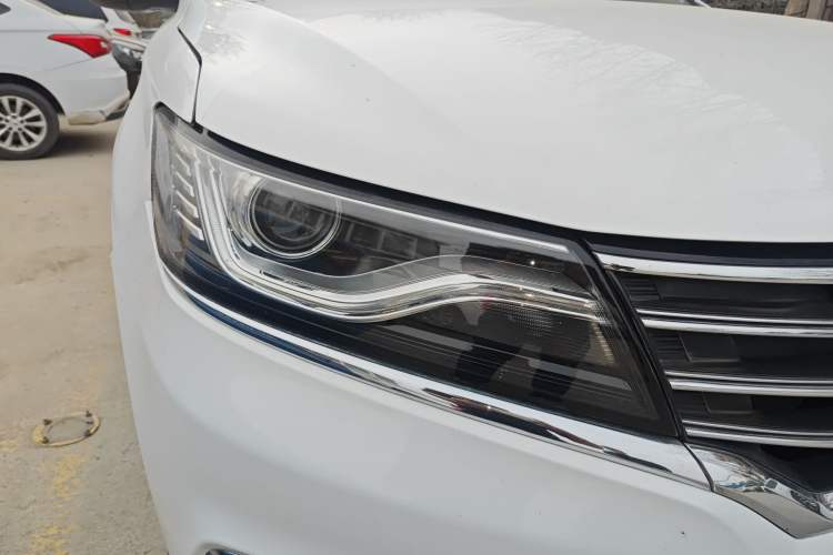 Used Roewe RX5 2018 20T Two-Wheel Drive Automatic Internet Smart Edition Right Front Headlight
