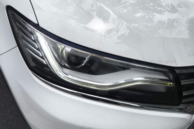 Used Roewe RX5 2018 20T Two-Wheel Drive Manual Flagship Edition Right Front Headlight