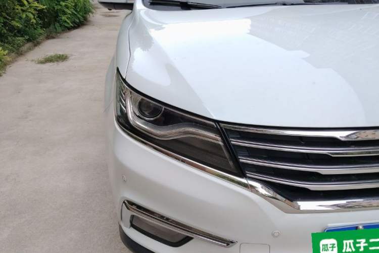 Used Roewe RX5 2018 20T Two-Wheel Drive Automatic Flagship Edition Right Front Headlight