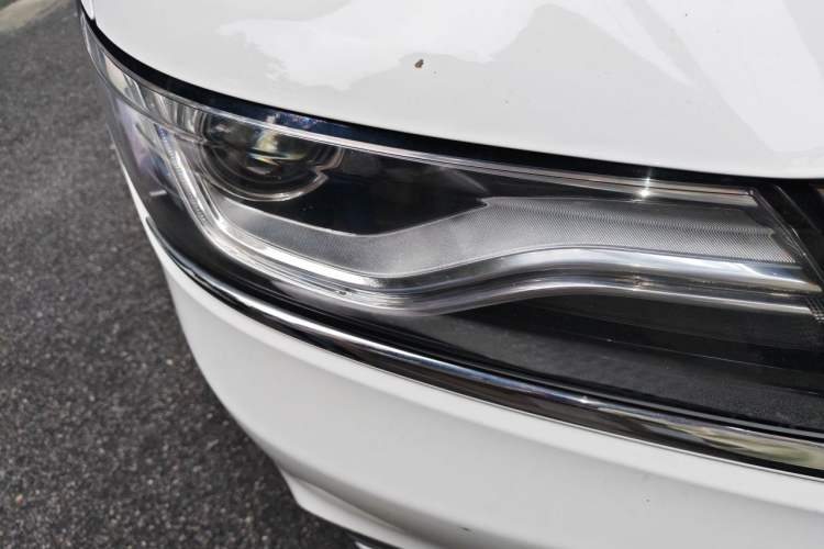Used Roewe RX5 2018 20T Two-Wheel Drive Automatic Internet Smart Edition Right Front Headlight