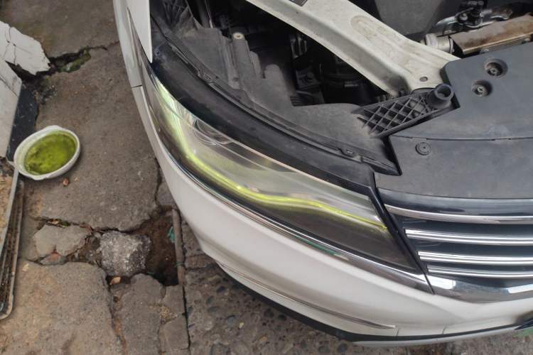 Used Roewe RX5 2018 20T Two-Wheel Drive Automatic Internet Smart Edition Right Front Headlight