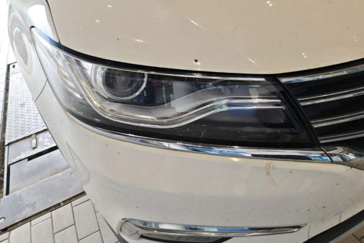Used Roewe RX5 2018 20T Two-Wheel Drive Automatic Internet Smart Edition Right Front Headlight