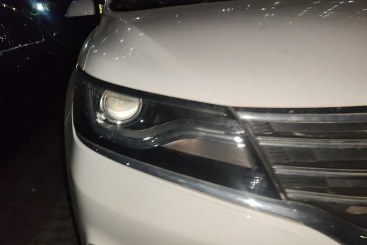 Used Roewe RX5 2018 20T Two-Wheel Drive Manual Flagship Edition Right Front Headlight