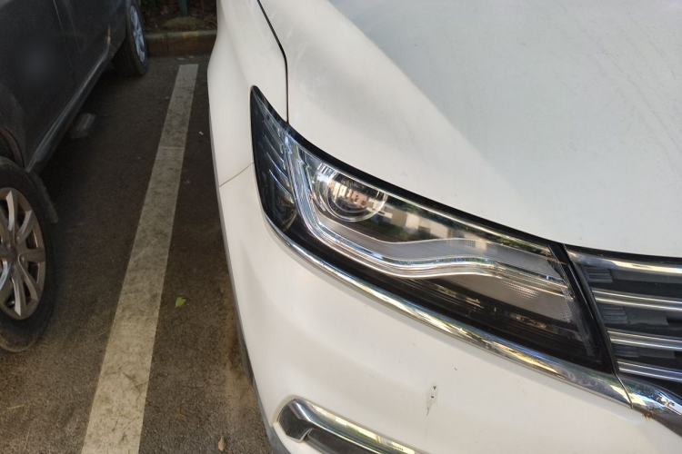 Used Roewe RX5 2018 20T Two-Wheel Drive Automatic Internet Smart Edition Right Front Headlight