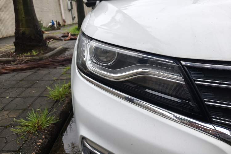 Used Roewe RX5 2018 20T Two-Wheel Drive Manual Flagship Edition Right Front Headlight