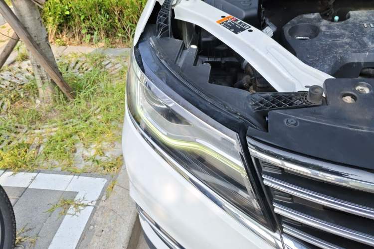 Used Roewe RX5 2018 20T Two-Wheel Drive Automatic Flagship Edition Right Front Headlight