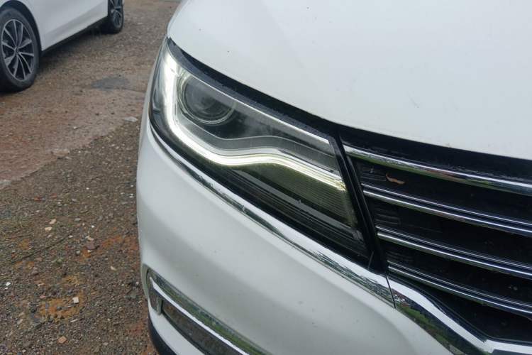 Used Roewe RX5 2018 20T Two-Wheel Drive Automatic Internet Smart Edition Right Front Headlight