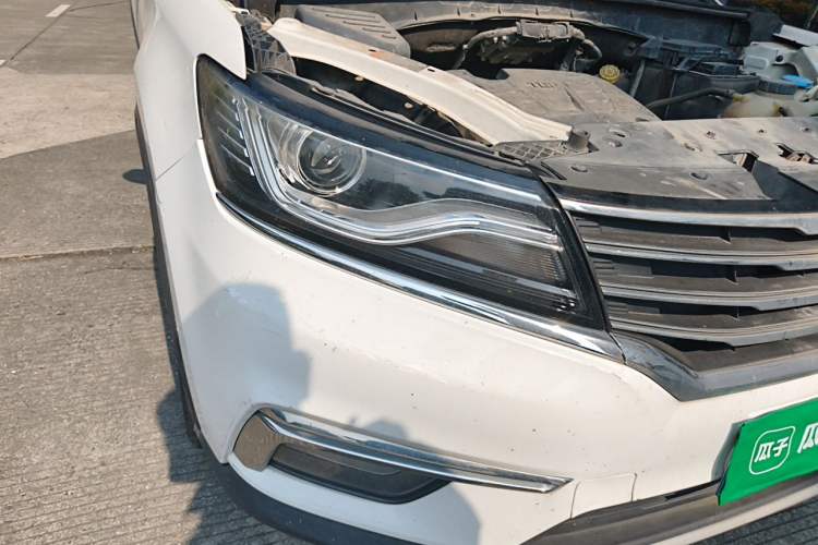 Used Roewe RX5 2018 20T Two-Wheel Drive Manual Internet Smart Edition Right Front Headlight