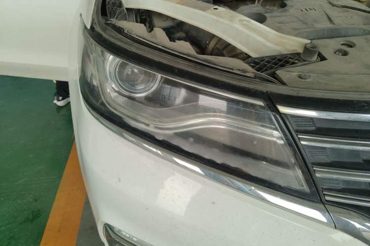 Used Roewe RX5 2018 20T Two-Wheel Drive Automatic Internet Smart Edition Right Front Headlight