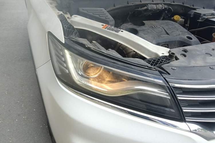Used Roewe RX5 2018 20T Two-Wheel Drive Automatic Flagship Edition Right Front Headlight