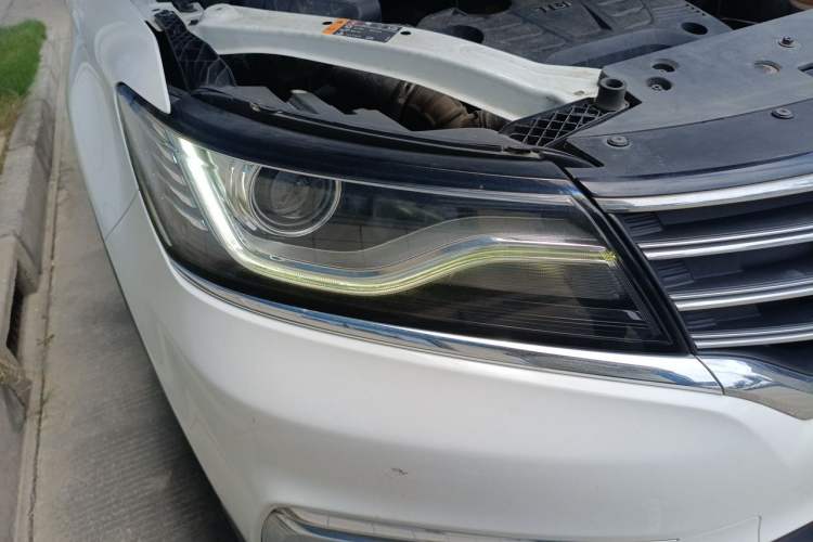 Used Roewe RX5 2018 20T Two-Wheel Drive Automatic Flagship Edition Right Front Headlight