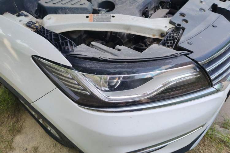 Used Roewe RX5 2018 20T Two-Wheel Drive Automatic Internet Smart Edition Right Front Headlight