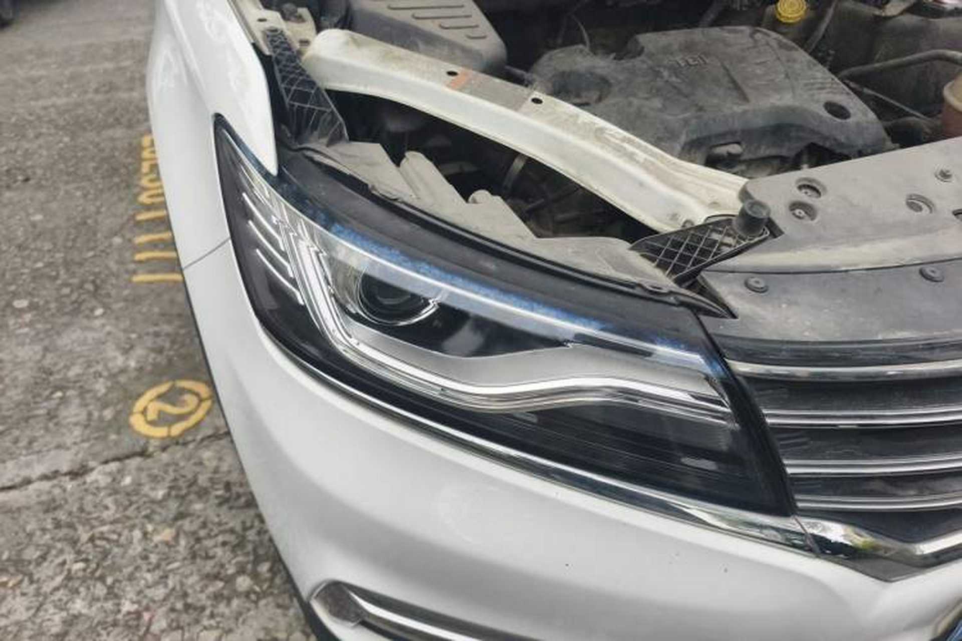 Used Roewe RX5 2018 20T Two-Wheel Drive Automatic Flagship Edition Right Front Headlight