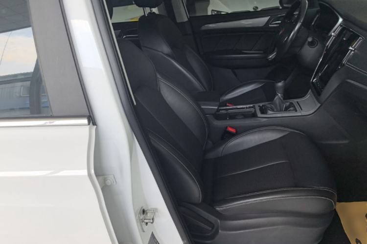 Used Roewe RX5 2018 20T Two-Wheel Drive Manual Internet Smart Edition Right Front Seat