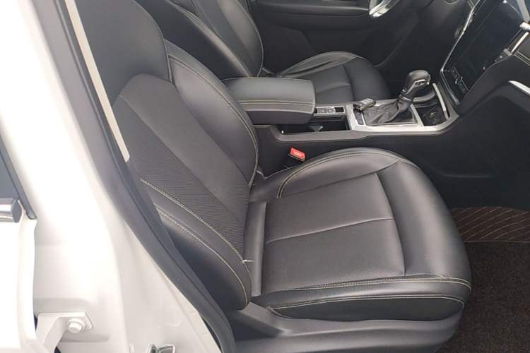 Used Roewe RX5 2018 20T Two-Wheel Drive Automatic Internet Smart Luxury Edition Right Front Seat