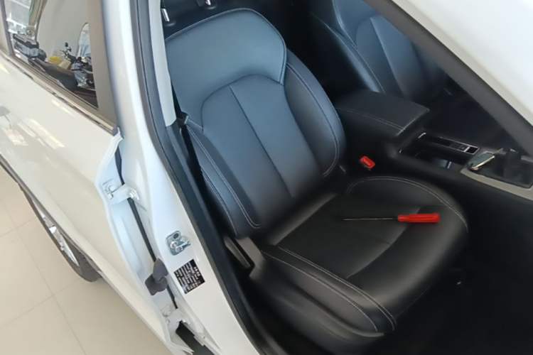 Used Roewe RX5 2018 20T Two-Wheel Drive Manual Flagship Edition Right Front Seat