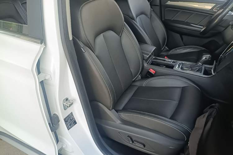 Used Roewe RX5 2018 20T Two-Wheel Drive Automatic Internet Smart Luxury Edition Right Front Seat