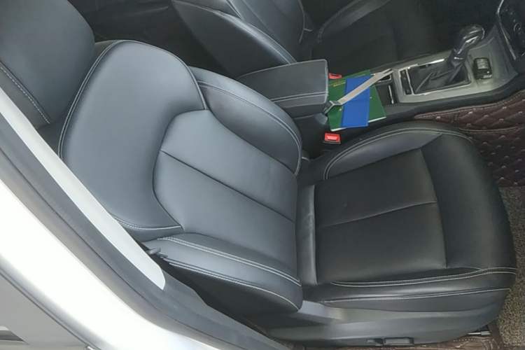 Used Roewe RX5 2018 20T Two-Wheel Drive Automatic Internet Smart Edition Right Front Seat