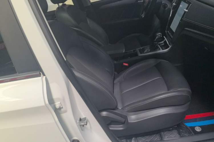 Used Roewe RX5 2018 20T Two-Wheel Drive Automatic Internet Smart Edition Right Front Seat