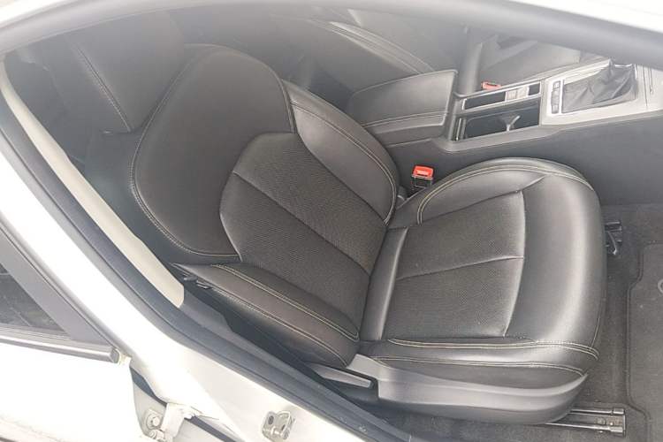 Used Roewe RX5 2018 20T Two-Wheel Drive Automatic Flagship Edition Right Front Seat
