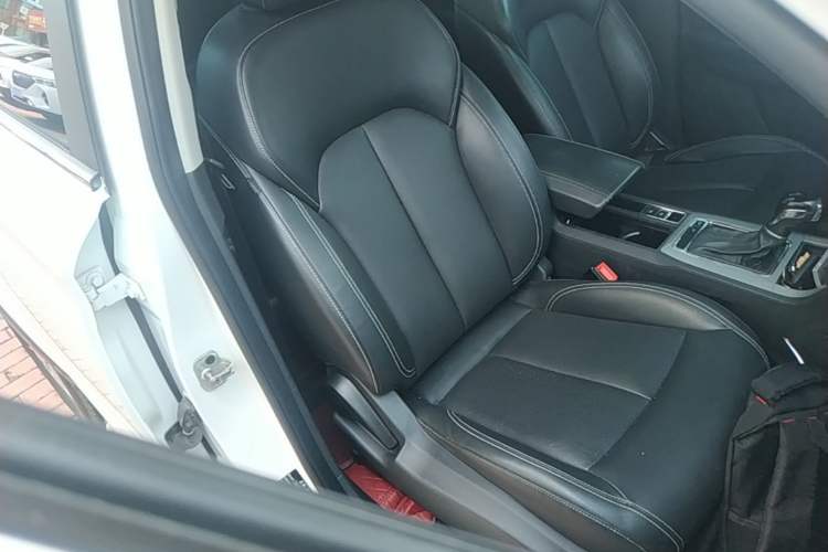 Used Roewe RX5 2018 20T Two-Wheel Drive Automatic Internet Smart Edition Right Front Seat