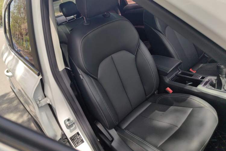 Used Roewe RX5 2018 20T Two-Wheel Drive Manual Flagship Edition Right Front Seat