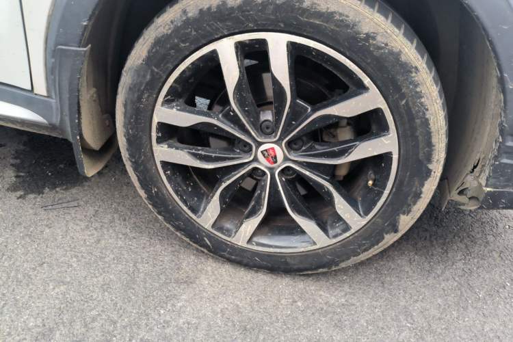 Used Roewe RX5 2018 20T Two-Wheel Drive Manual Internet Smart Edition Right Front Wheel Hub