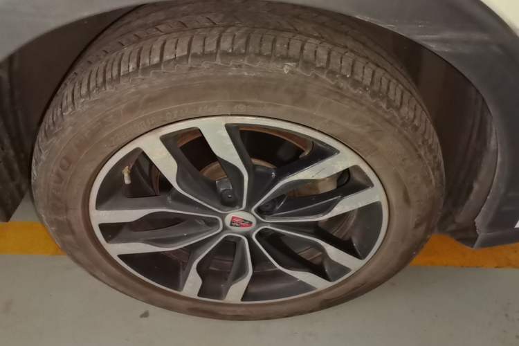 Used Roewe RX5 2018 30T Two-Wheel Drive Automatic Internet Smart Edition Right Front Wheel Hub