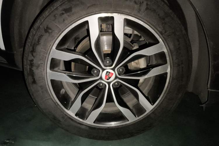 Used Roewe RX5 2018 20T Two-Wheel Drive Manual Internet Smart Edition Right Front Wheel Hub