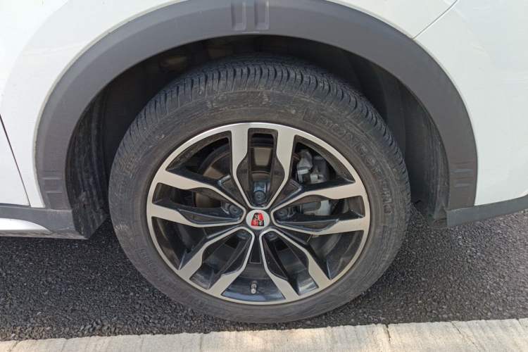 Used Roewe RX5 2018 30T Two-Wheel Drive Automatic Internet Platinum Edition Right Front Wheel Hub