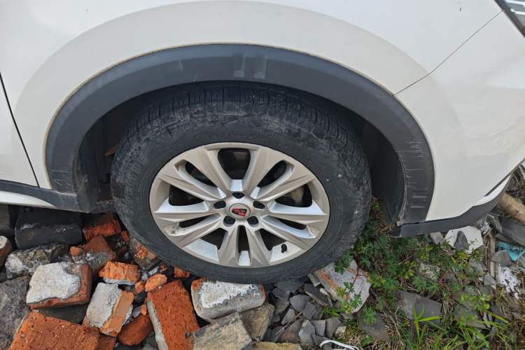 Used Roewe RX5 2018 20T Two-Wheel Drive Manual Flagship Edition Right Front Wheel Hub