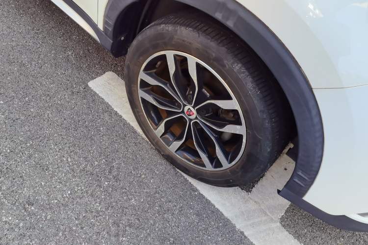 Used Roewe RX5 2018 20T Two-Wheel Drive Manual Internet Smart Edition Right Front Wheel Hub