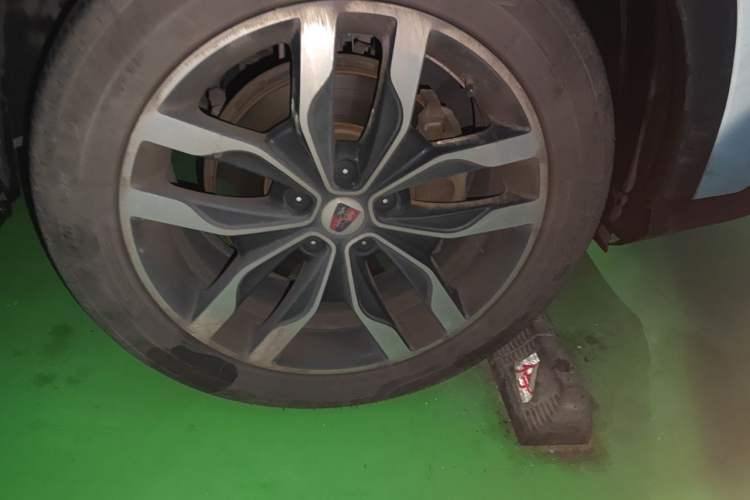 Used Roewe RX5 2018 20T Two-Wheel Drive Manual Internet Smart Edition Right Front Wheel Hub