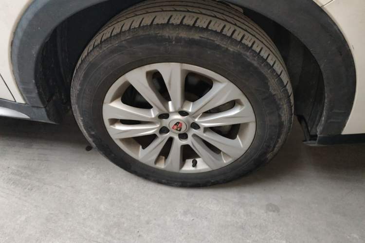 Used Roewe RX5 2018 20T Two-Wheel Drive Automatic Internet Smart Edition Right Front Wheel Hub