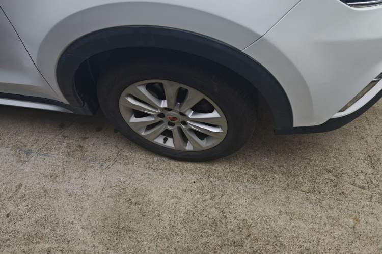 Used Roewe RX5 2018 20T Two-Wheel Drive Automatic Flagship Edition Right Front Wheel Hub