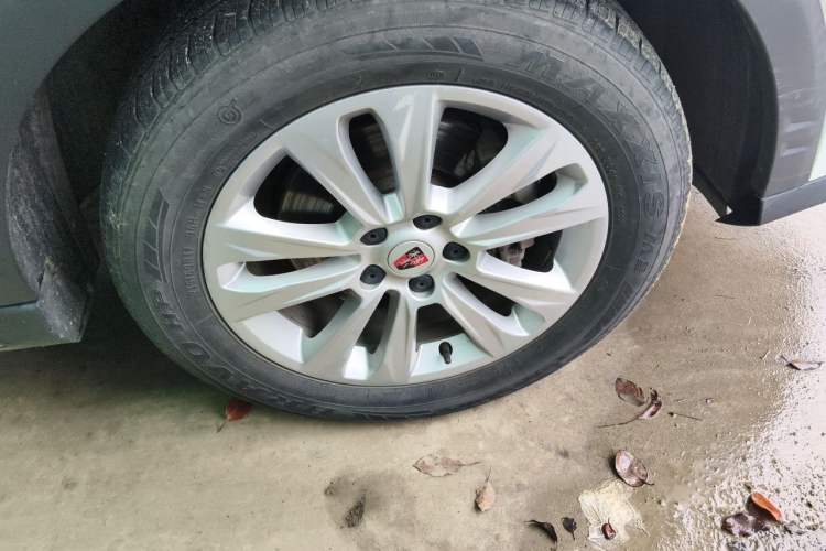 Used Roewe RX5 2018 20T Two-Wheel Drive Automatic Internet Smart Edition Right Front Wheel Hub