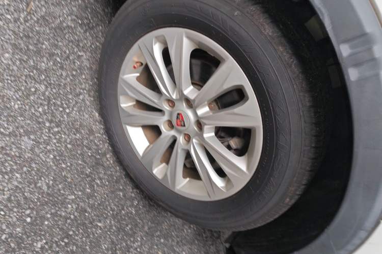 Used Roewe RX5 2018 20T Two-Wheel Drive Automatic Internet Smart Edition Right Front Wheel Hub