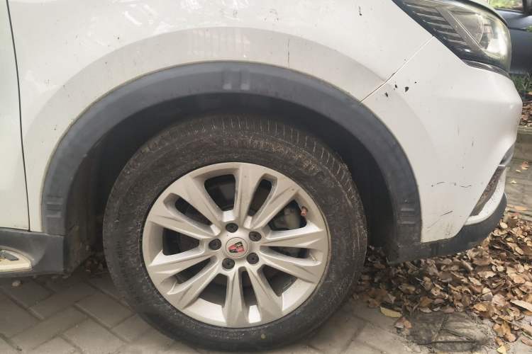 Used Roewe RX5 2018 20T Two-Wheel Drive Automatic Internet Smart Edition Right Front Wheel Hub
