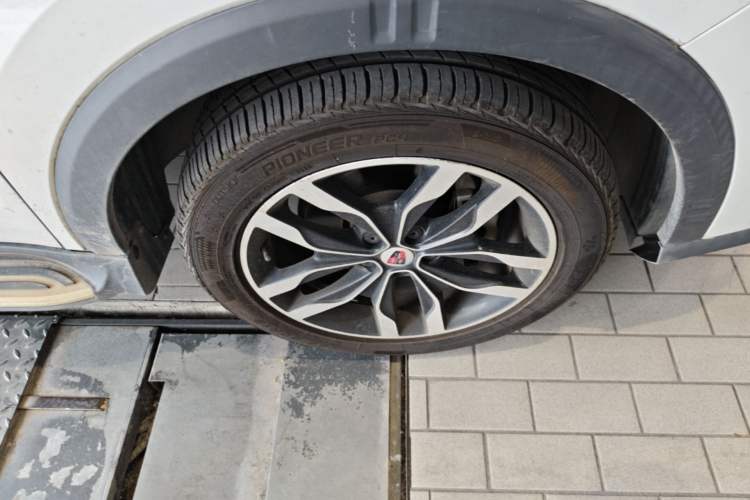 Used Roewe RX5 2018 20T Two-Wheel Drive Automatic Internet Smart Edition Right Front Wheel Hub