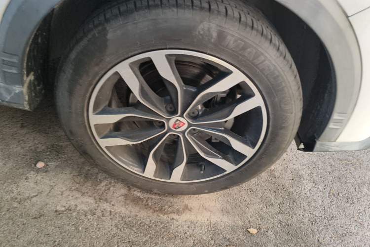 Used Roewe RX5 2018 20T Two-Wheel Drive Automatic Internet Smart Edition Right Front Wheel Hub