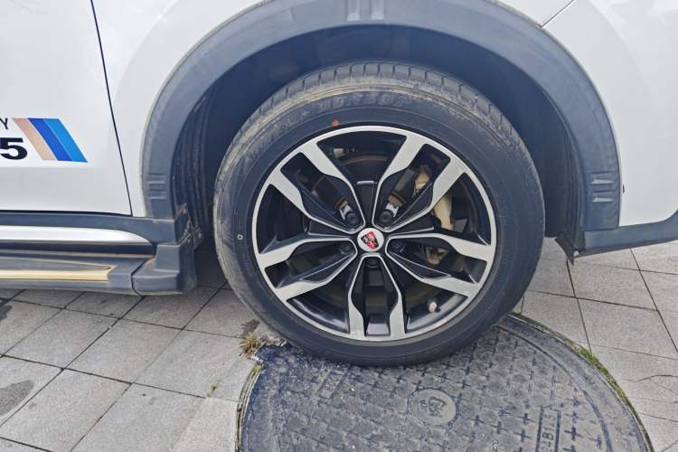 Used Roewe RX5 2018 20T Two-Wheel Drive Automatic Internet Smart Edition Right Front Wheel Hub