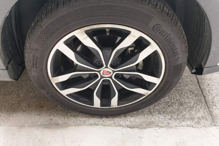 Used Roewe RX5 2018 30T Two-Wheel Drive Automatic Internet Platinum Edition Right Front Wheel Hub