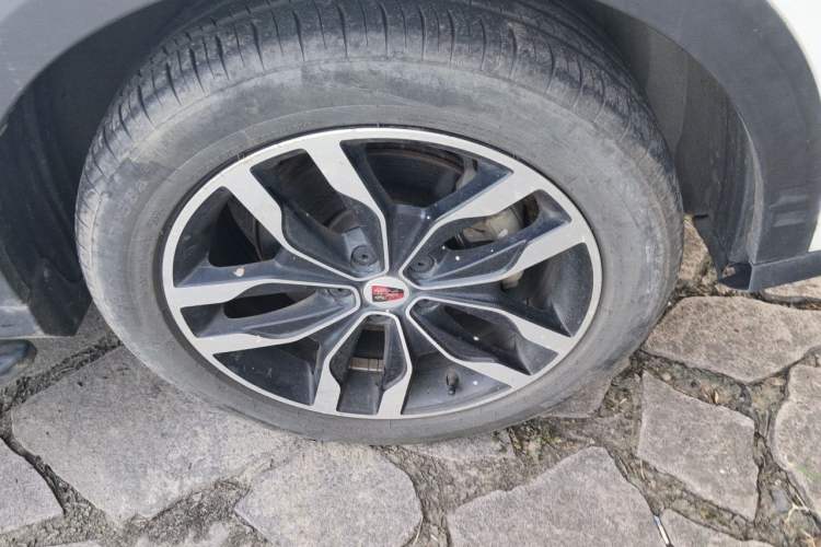 Used Roewe RX5 2018 20T Two-Wheel Drive Manual Internet Smart Edition Right Front Wheel Hub