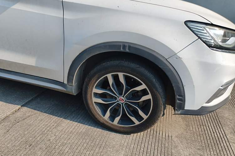 Used Roewe RX5 2018 20T Two-Wheel Drive Manual Internet Smart Edition Right Front Wheel Hub
